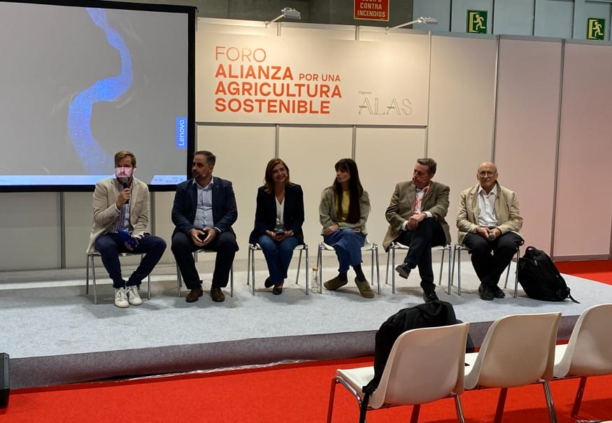 Momento de la mesa redonda Espacios de Datos Expo Sagris 2025